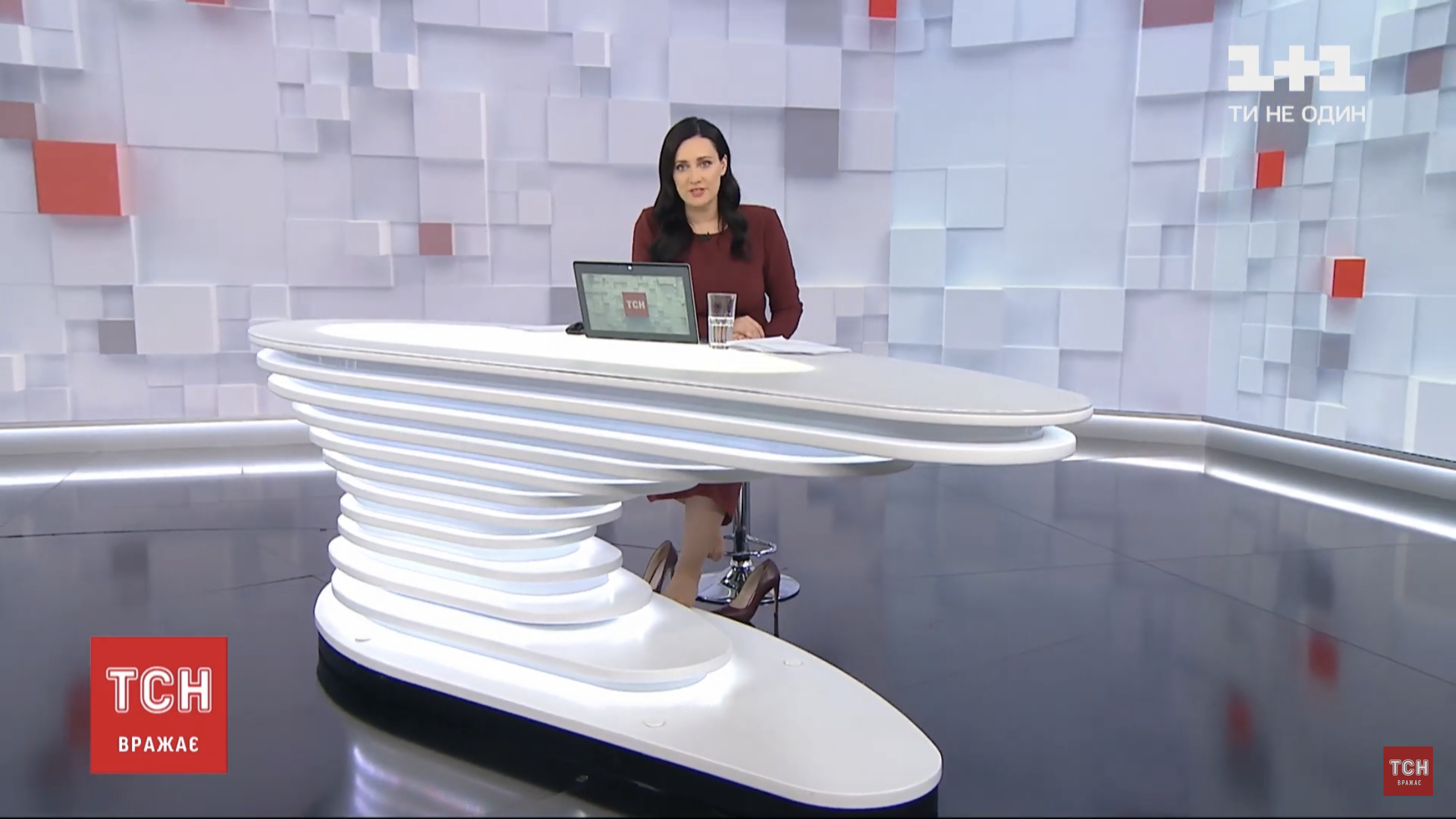 Втрачений зуб, загублені туфлі і хімічні вибухи: найгучніші казуси з українськими ведучими в прямому ефірі